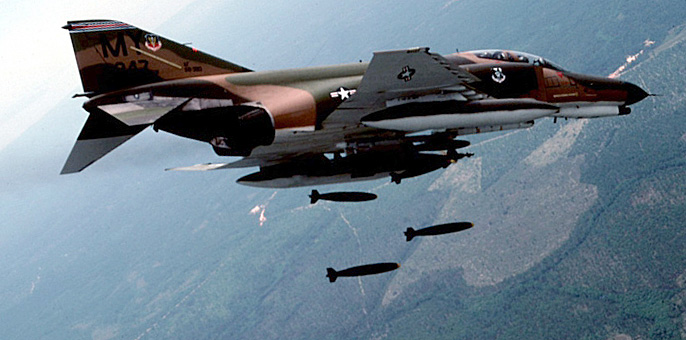 F-4_Phantom_II_in_flying